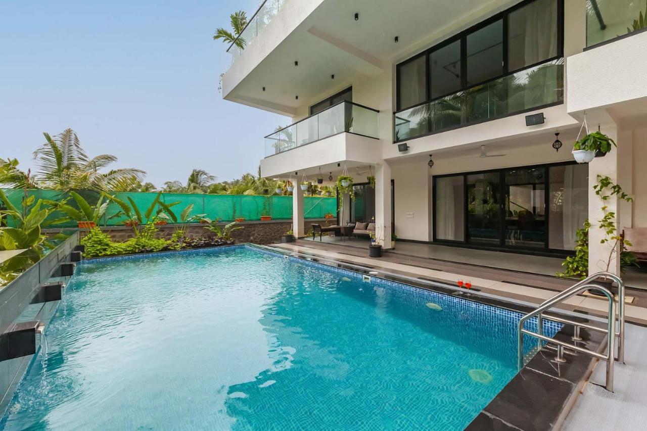 Villa Sereno By Stayvista - An Elegant And Entertaining Retreat Featuring A Swimming Pool, Outdoor Jacuzzi, Modern Interiors, And A Snooker Table Alībāg Exterior foto